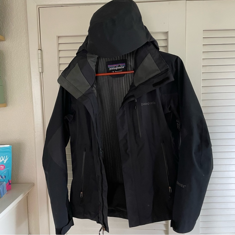 Patagonia Gore-Tex hooded women’s jacket small